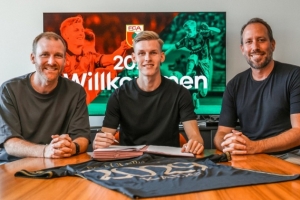 奥格斯堡官方：巴塞尔攻击型中场安东-卡德加盟，签约至2029年