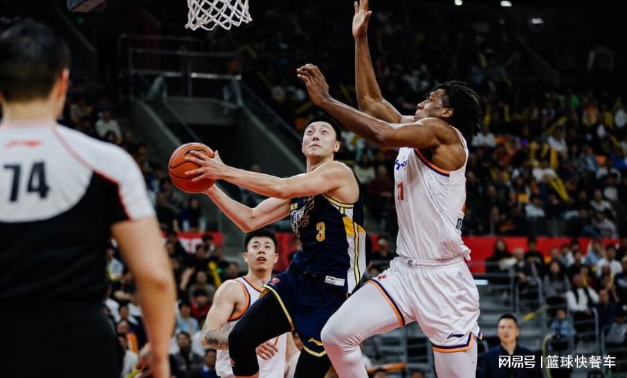 开云-40分惨败后又输了10分！广东惨遭上海双杀：杜锋恐裁掉萨林杰？