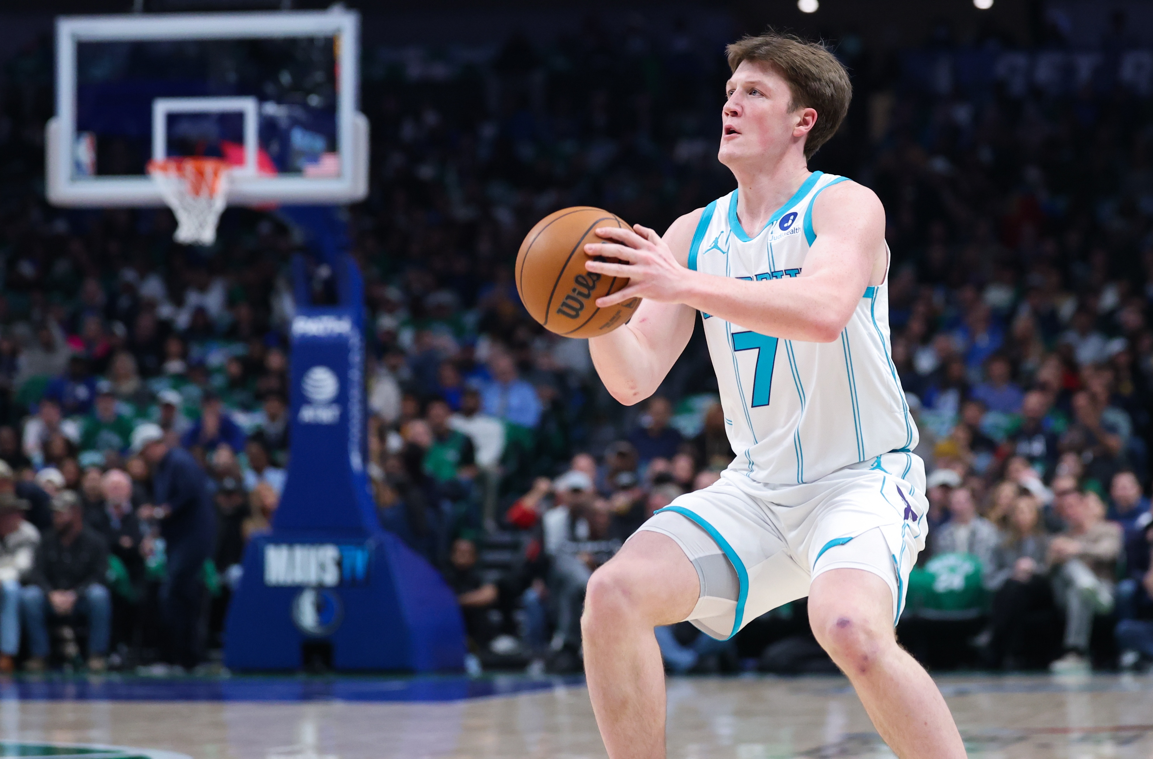 开云APP-调整能力极强！克尼佩尔第三节6中5&amp;三分4中3轰17分 上半场仅2分